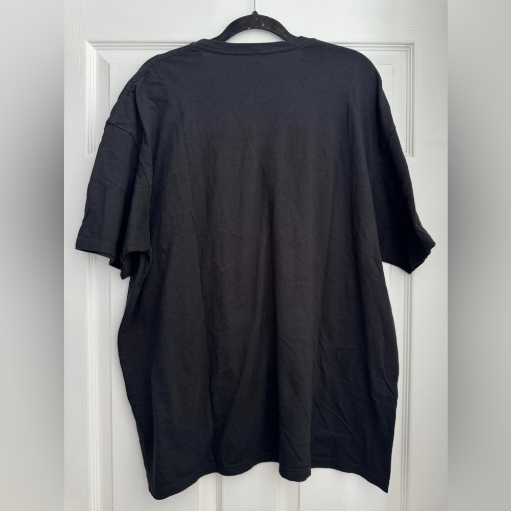 Queen Black and White Graphic Tee, Size 2X - Picture 2 of 8